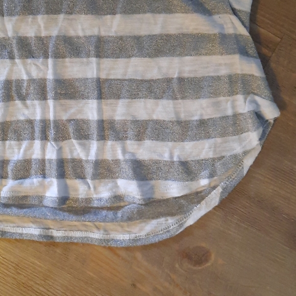 Tee - Picture 4 of 5